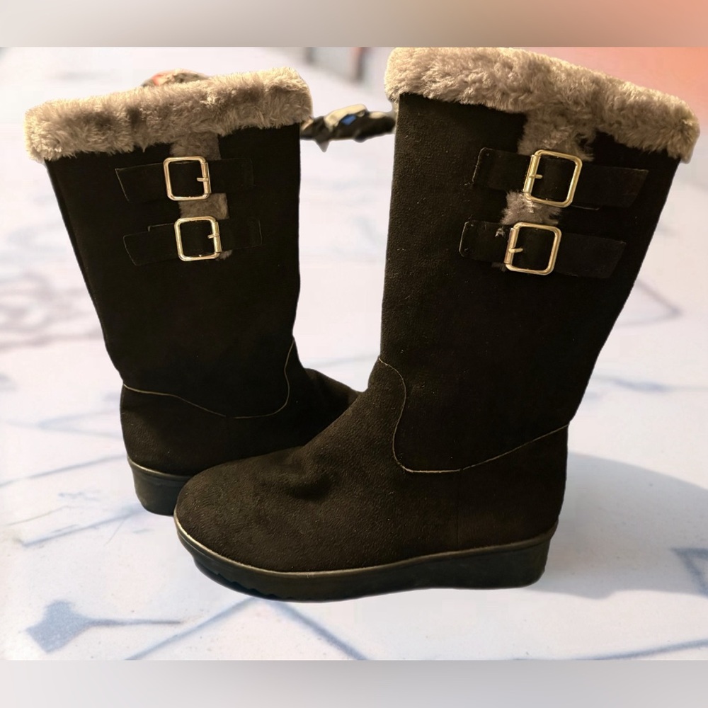 NWT- Women's Black mid-calf Winter Boots